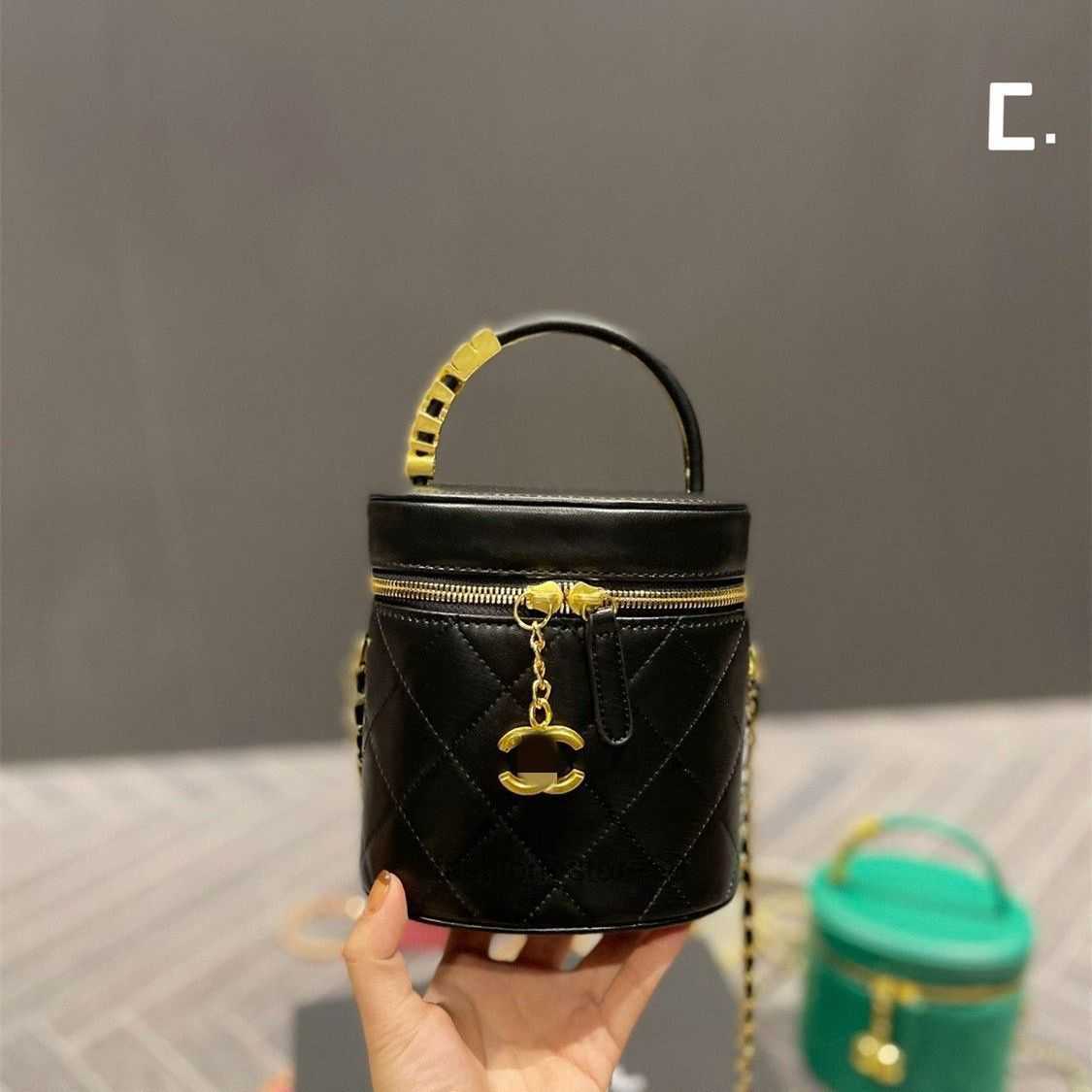 

Evening Bags design luxury Designer Shell Bag Tote Women Pleated Perforated Handbag Shoulder Soft Leather Luxury Designer Brand Crobody Female Bucket 202, 30