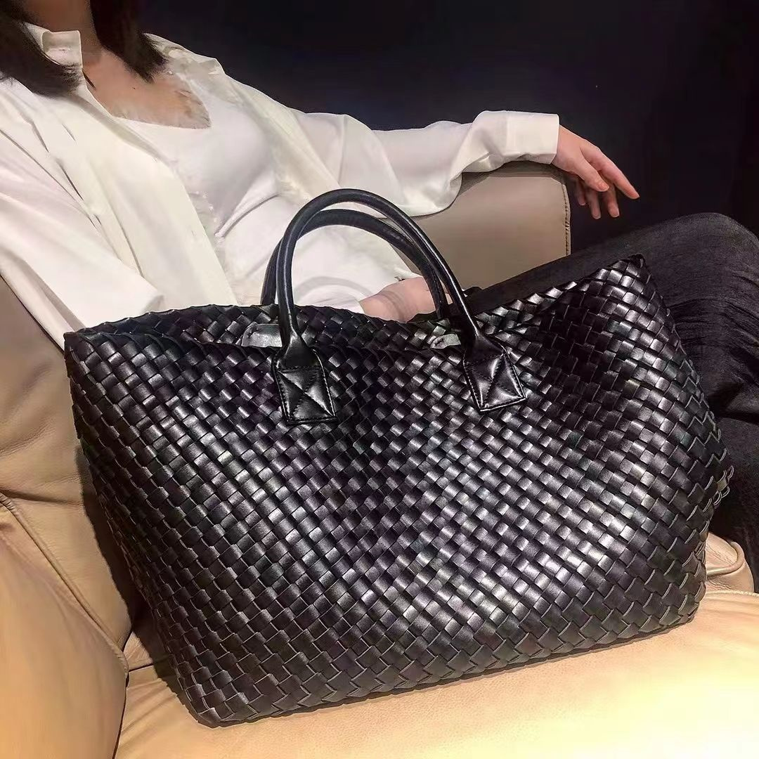 

Shoulder large Women Handbag Leather Tote bag Designer Crossbody Packs Female Fitne Luggage Woven bag Plush Fashion bags 28