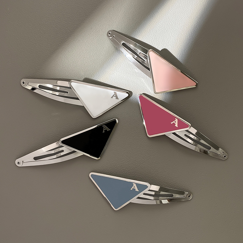 

Luxury designer Triangle Hair Clips with Stamp Women Girl Triangle Letter Barrettes Fashion Brand Hair Accessories High Quality Gift
