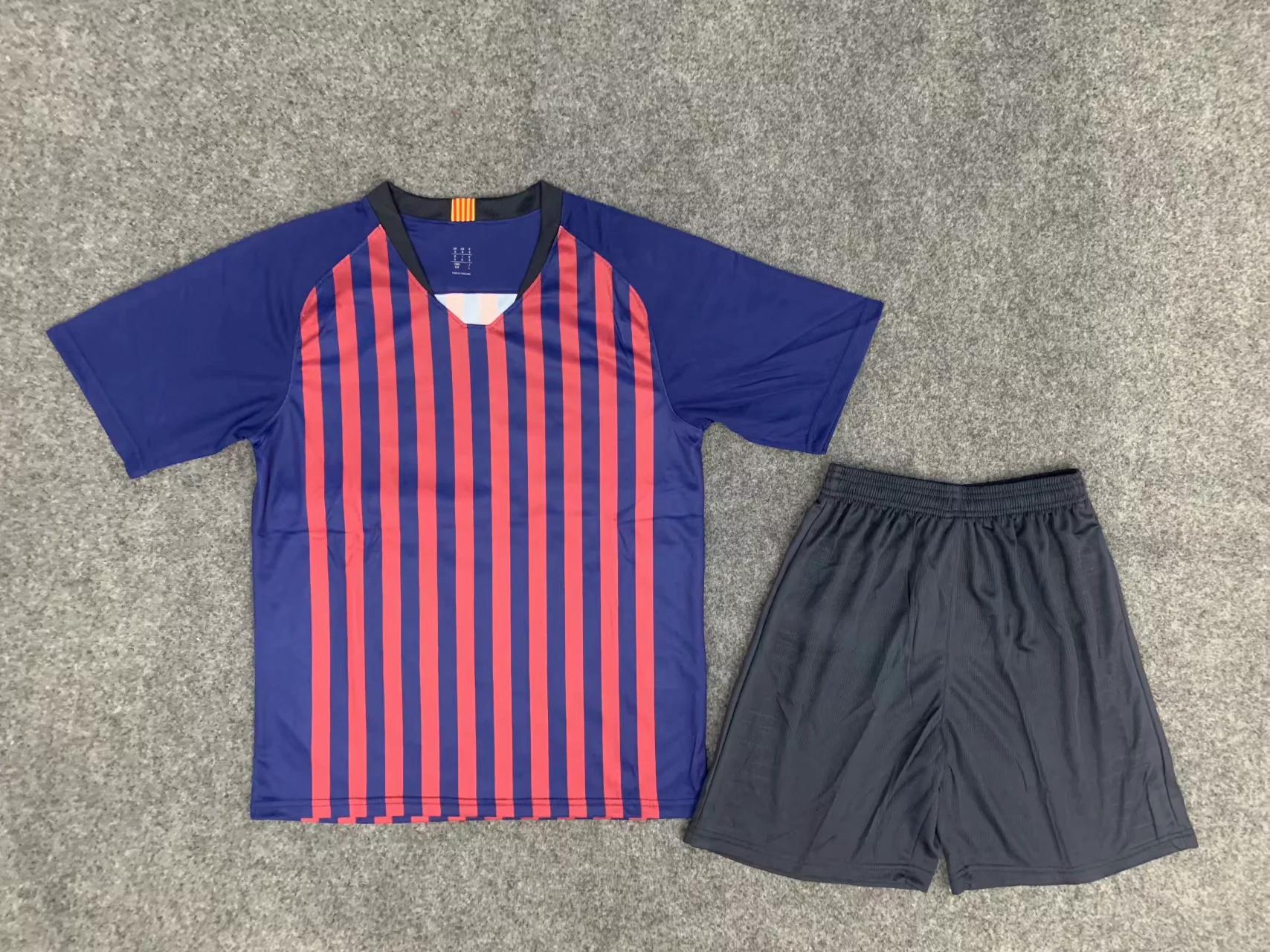 

Children' Football Uniform Soccer Jerseys Printing logo Name Boys Girls Fans Player Version 21 22 23 football shirt Kids kit uniforms Many Colors For Selection