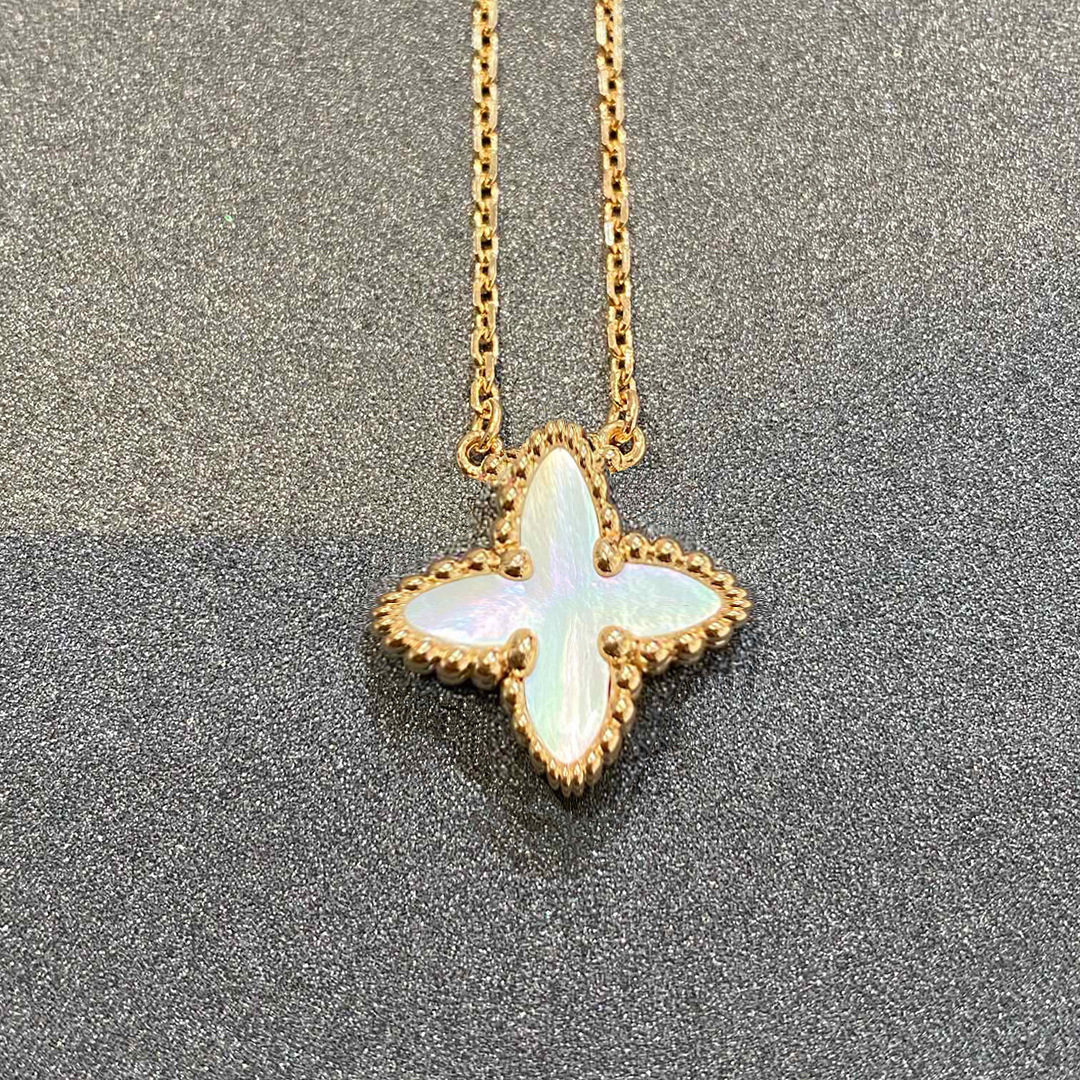 

Meter Jewelry Four leaf Clover necklace set Pendant necklace bracelet ear studs Gold and silver pearl green flower necklace luxury brand jewelry