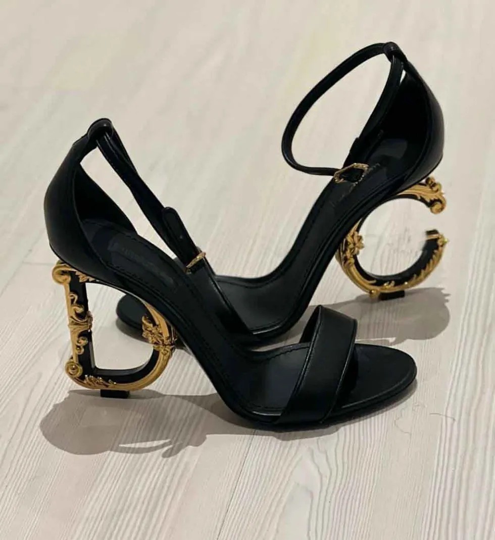 

Luxury Brands Keira Leather Women Sandals Shoes Baroque D and G-shaped Heels Gold-plated Carbon Party Wedding Lady Sexy Gladiator Sandalias EU35-43