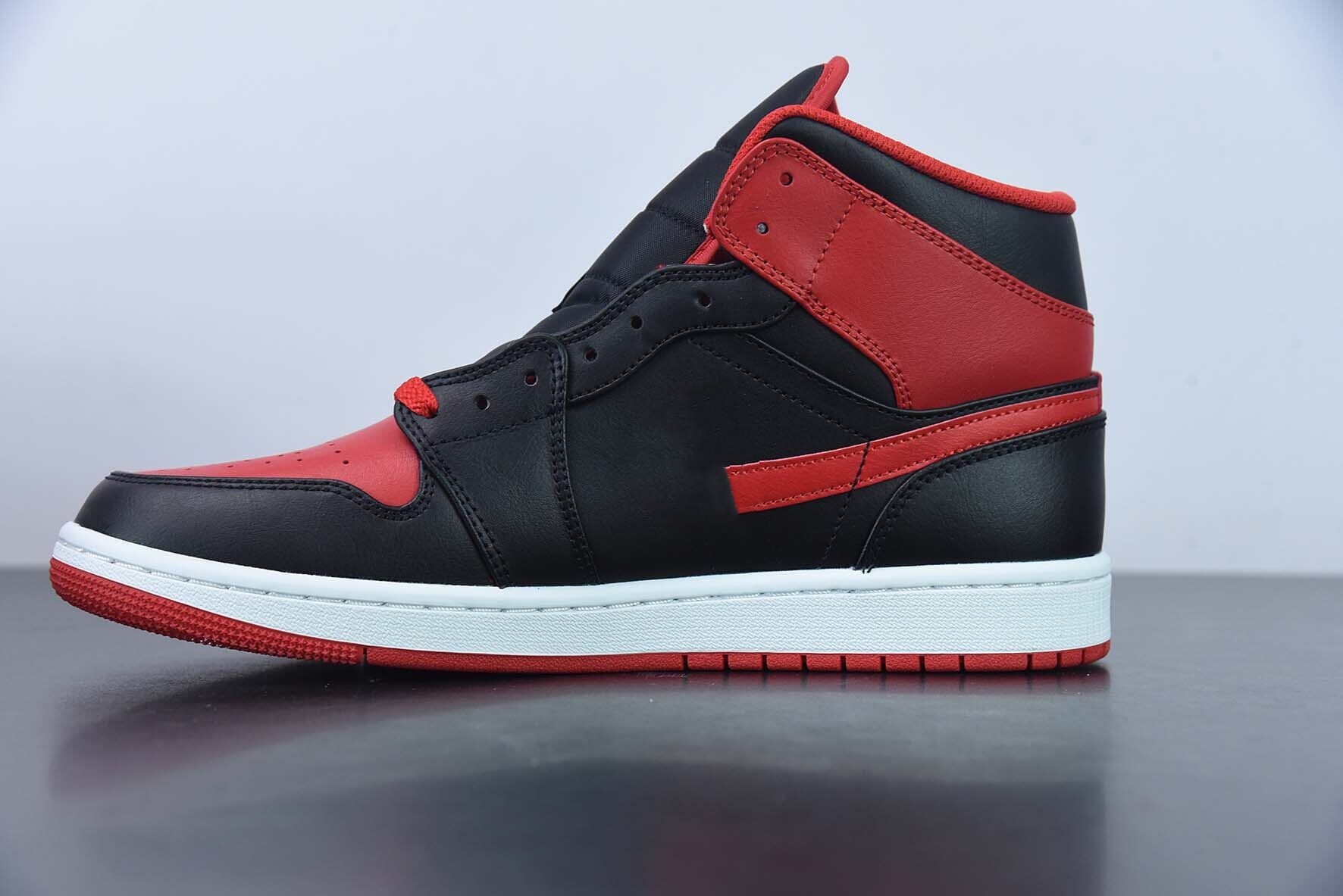 

Wholesale 1s Basketball Shoes Jumpman 1 Mid Alternate Bred Outdoor Designer Sneakers Lifestyle Casual Streetwear, 1s alternate bred