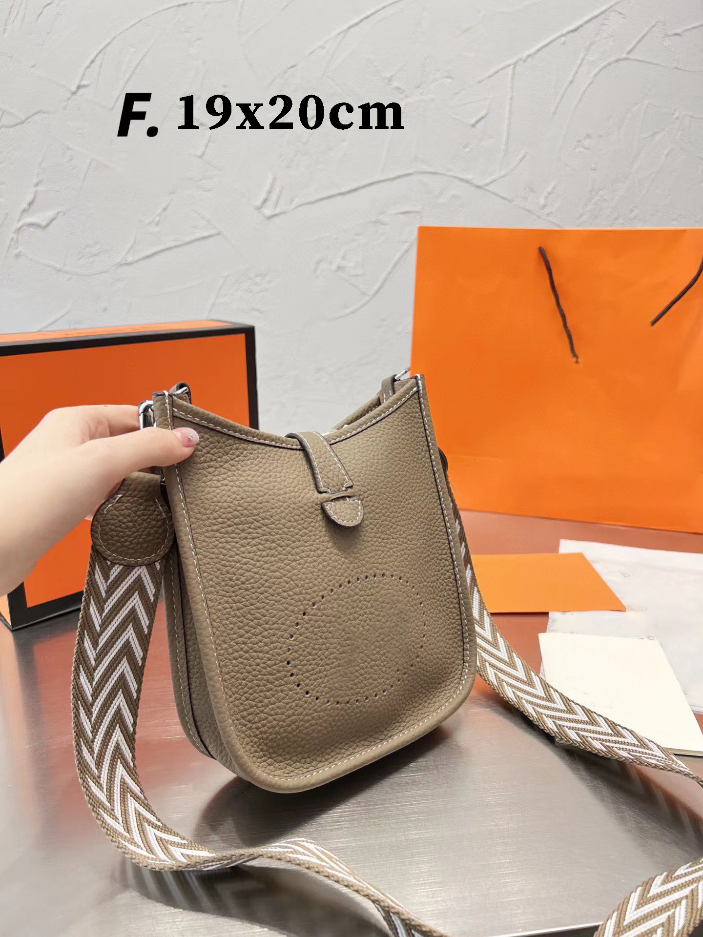 

Bag Designer Bags Ladies Letter Shoulder Cross body Square large Handbag Claic Gold Chain bag Flap Light Hardware 2023 top quality Bucket phone bag Mini