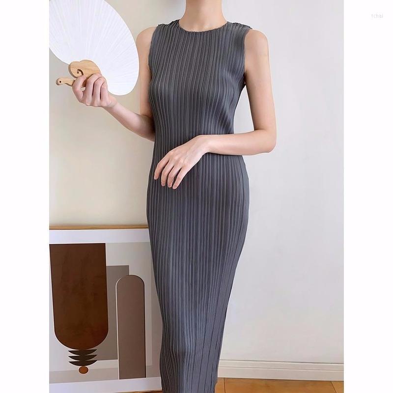 

Casual Dresses Dress For Women Pleated Female Long Retro White Vest Solid Color Sleeveless Small Round Neck Design Japanese Gentle, Black