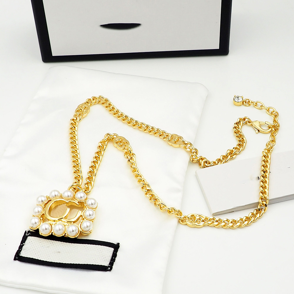 

Style Luxury Designer Letter Pendant Necklaces GGity Gold Plated Pearl Rhinestone Sweater Necklace for Women Wedding Party Jewelry Accessories xg16
