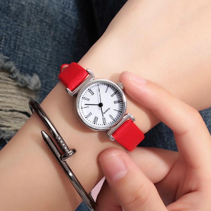 

Wristwatches Ladies Watch Women Simple Small Dial Temperament Bracelet Fashion Leather Roman Numerals Quartz, White