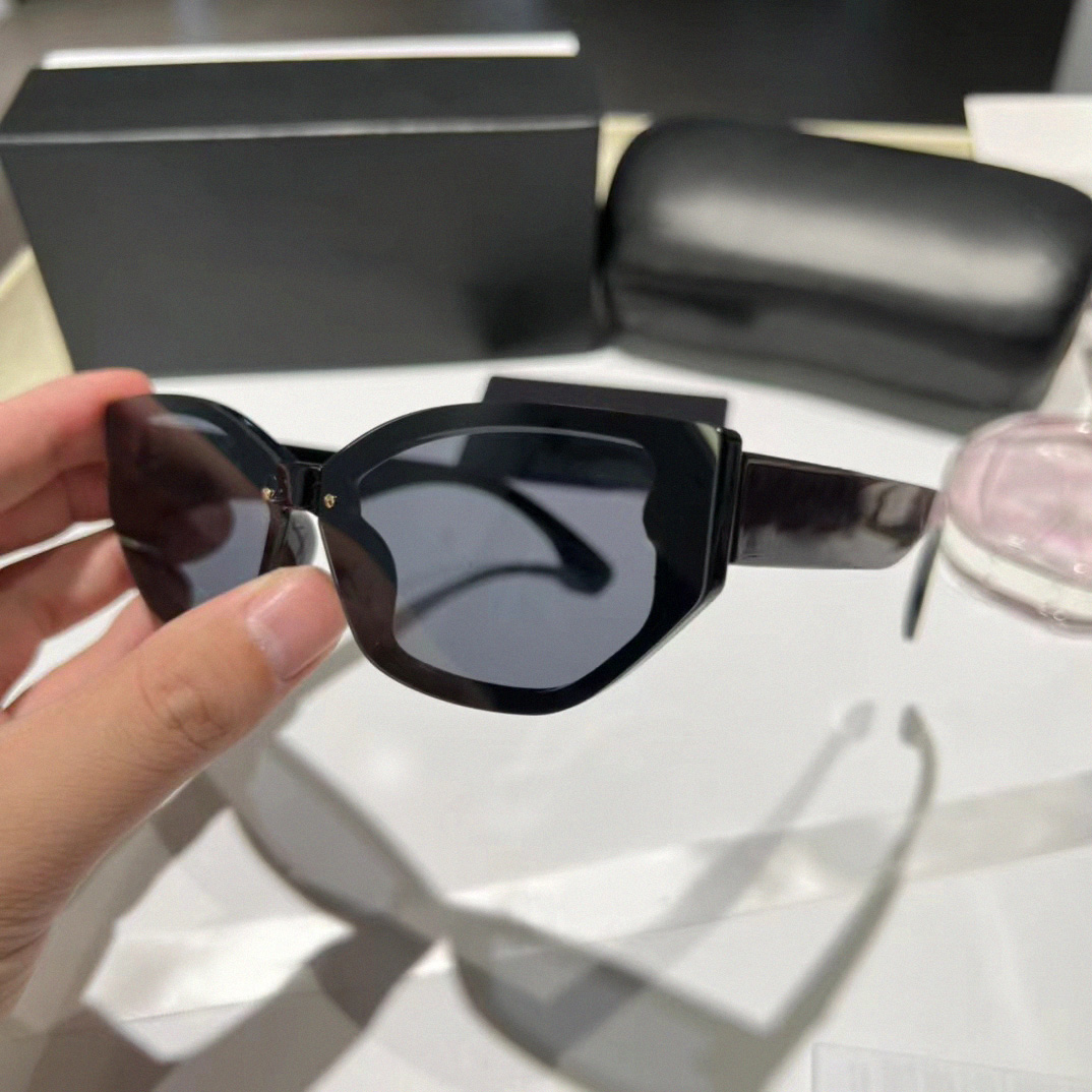 

Top retro luxury Sunglasses polaroid lens designer womens Mens Goggle senior Eyewear For Women eyeglasses frame Vintage Metal Sun Glasses With Box