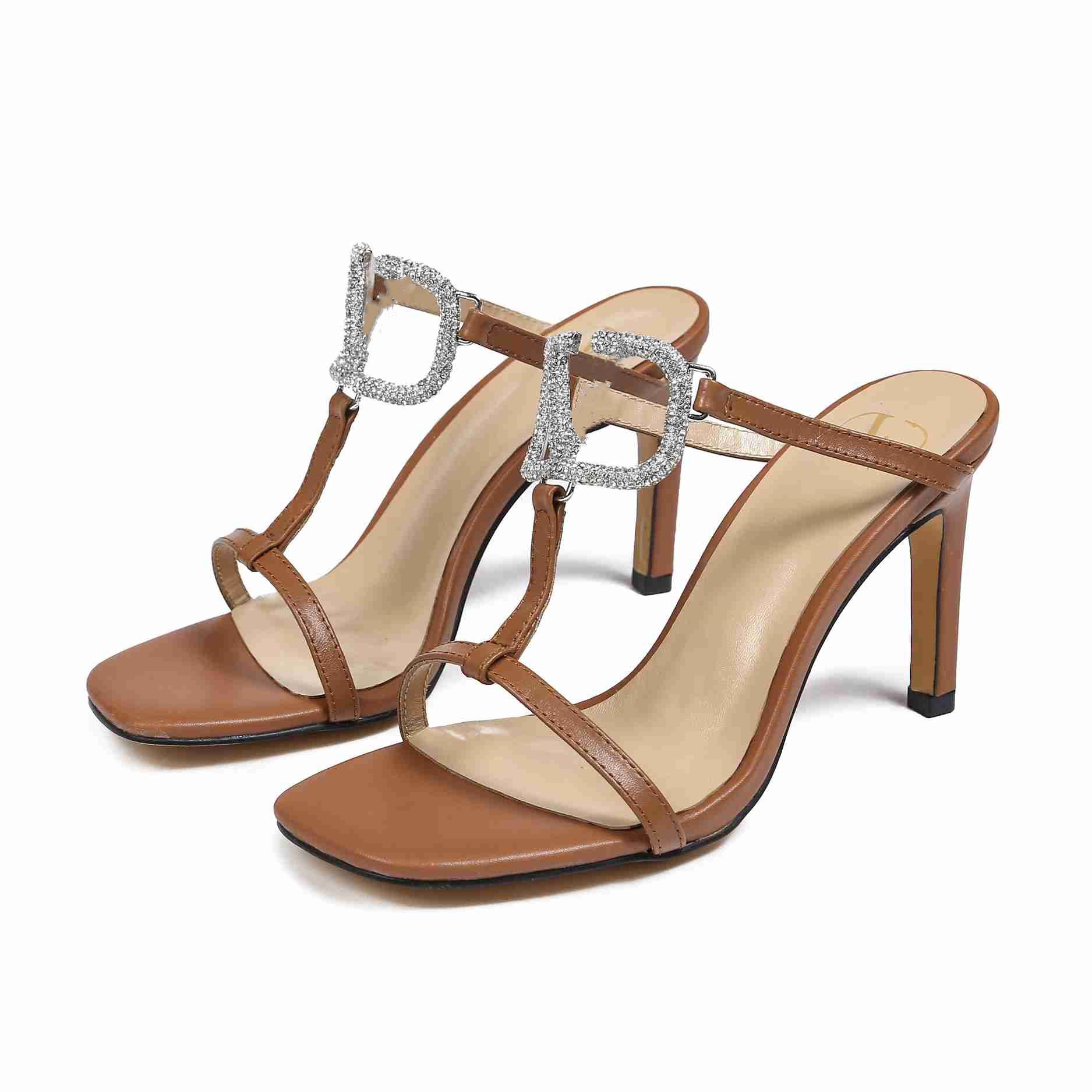 

Brand Sandals Luxurys Women's High Heels Dress Shoes Valentinoity Metal Buckle Designer Pumps Sandal Women Slingback Sexy Pointed Toe NWDU