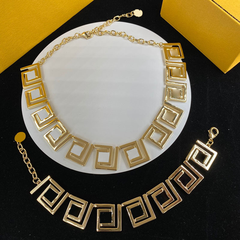 

Composite Graphics Geometry Design Necklaces Golden Hollow Women Pendant Necklaces Wedding Anniversary Gift Bracelet