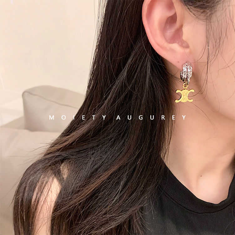 

Designer celi fashion earrings advanced feeling full of and silver contrast earrings fashion fashionable personality versatile VHWM