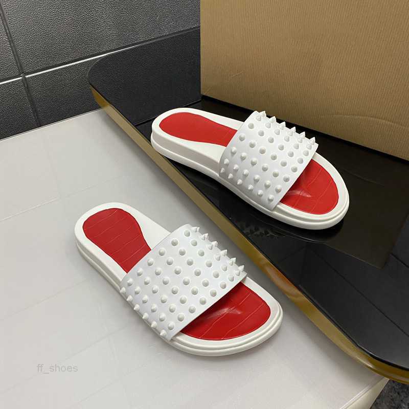 

2023 Designers Studs Slippers Flat Spikes Slide Sandal Mens Spike Slides Thick Rubber Sole Slipper Platform Mules Summer Beach Casual Fashion