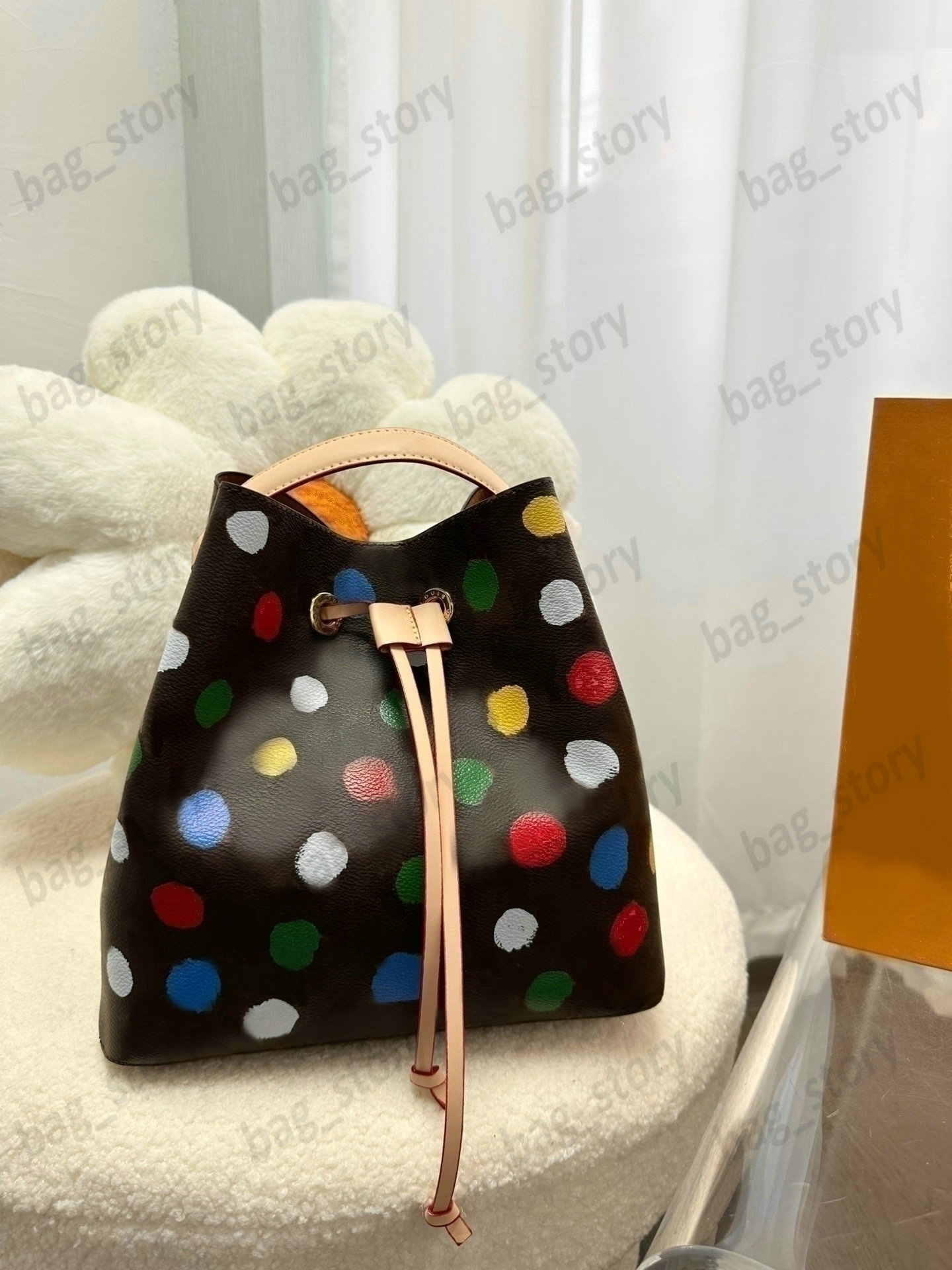 

YK NeONOe Color Wave Spot Leather Drawstring Bag Tote M21753 Crossbody Bag onthego Zipper inner pocket, Colored dot