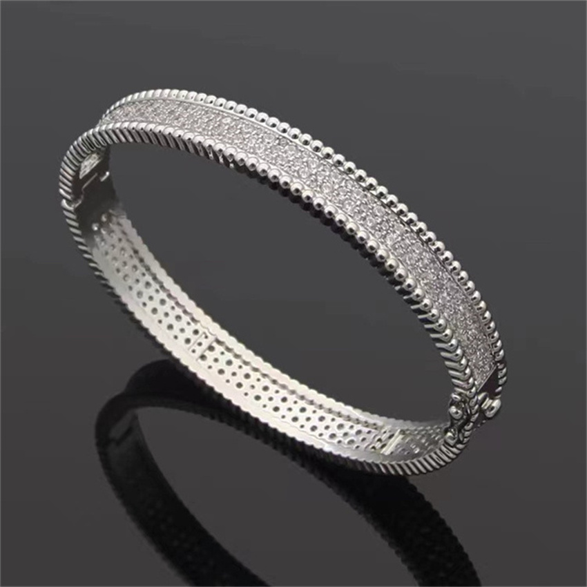 

Clover Bracelet Luxury Designer Elegant Gold and Silver Diamond Bracelet Customized Trendy Bangle Fashion Women Pendant Wedding Special Design Jewelry Quality