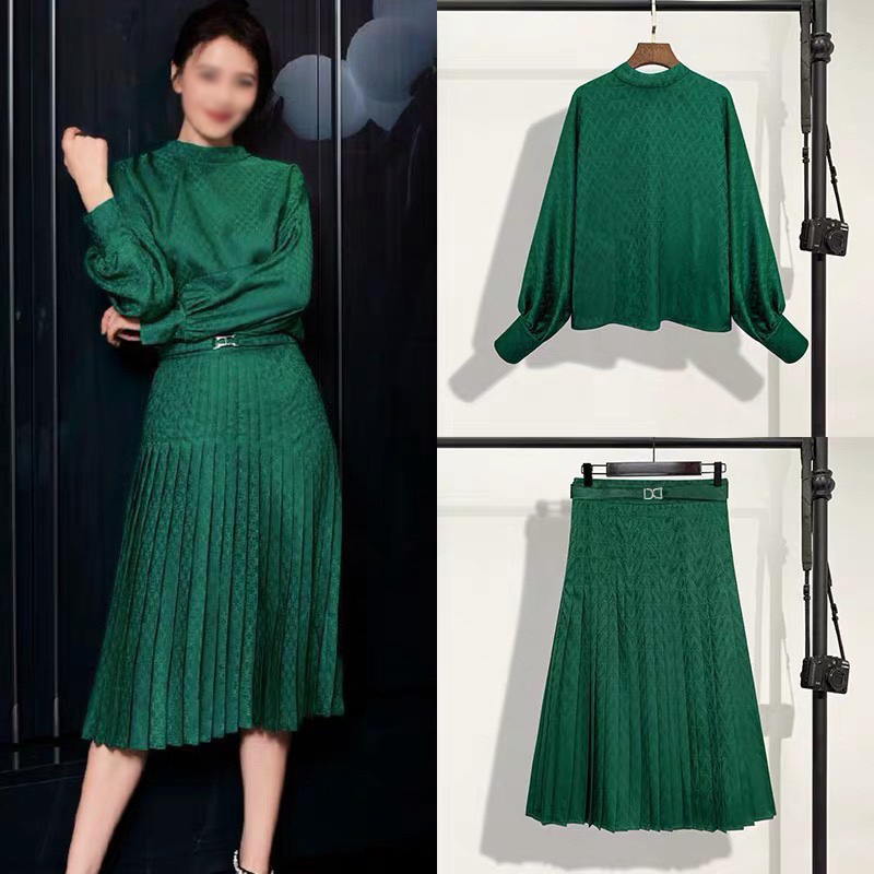 

Two Piece Dress Stand collar lantern sleeve Green pleated printed dress