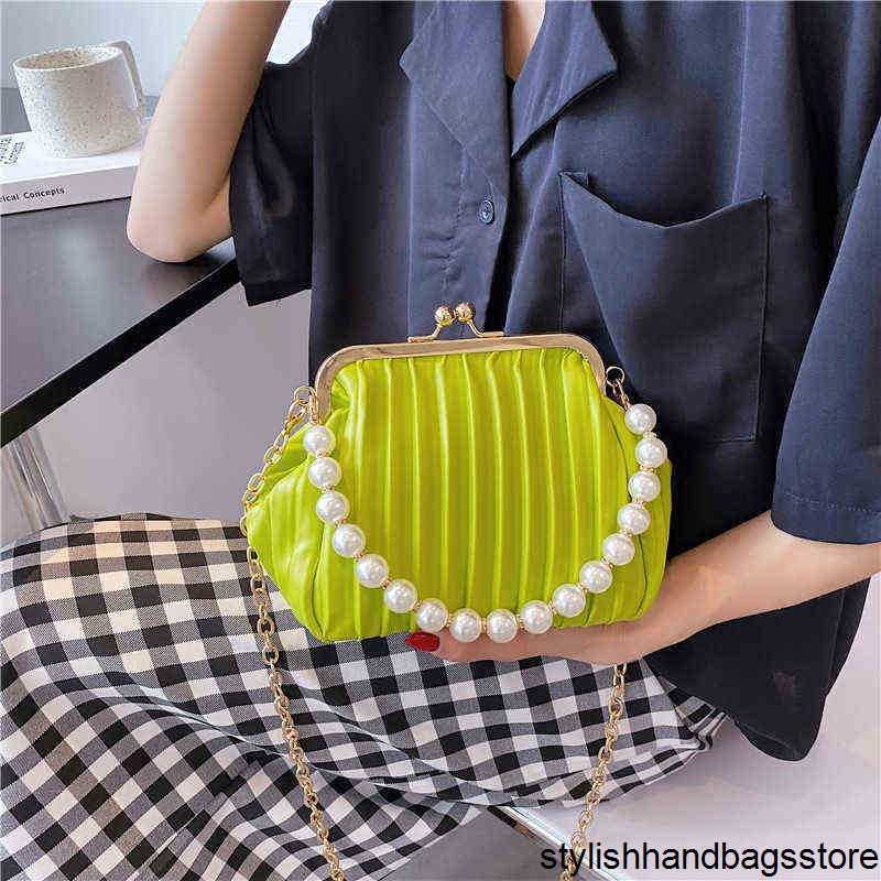 Pu small fragrance pearl handbag 2021 Korean fashion pleated personalized girl chain One Shoulder Messenger clip bag Y220304