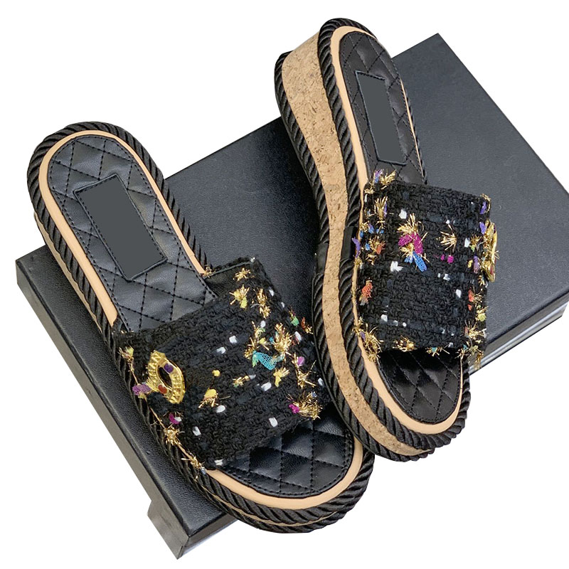 

Womens Tweed Glittered Tulle Sandals Platform Heels Slippers With Hardware Metal Jewelry Real Leather Classic Black Flip Flops Outdoor Slide Quilted Texture Slide