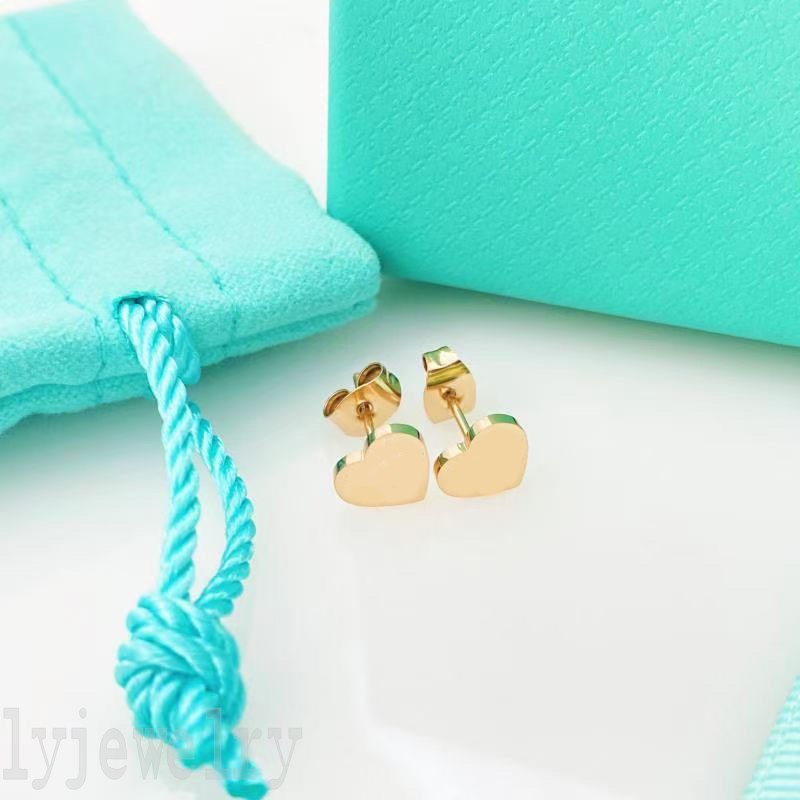 

Versatile luxury Earring designers mens womens heart tag alloy love letters personality chic birthday romantic studs plated gold earrings ohrringe women ZB006 F23