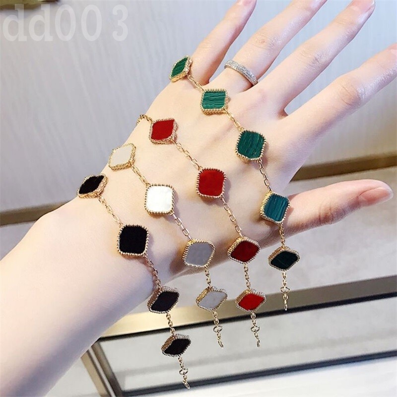 

Fine womens four leaf clovers charms bracelet man cool alloy red blue green Mother of pearl elegant romantic classical luxury cjeweler designer bracelets ZB002 E23