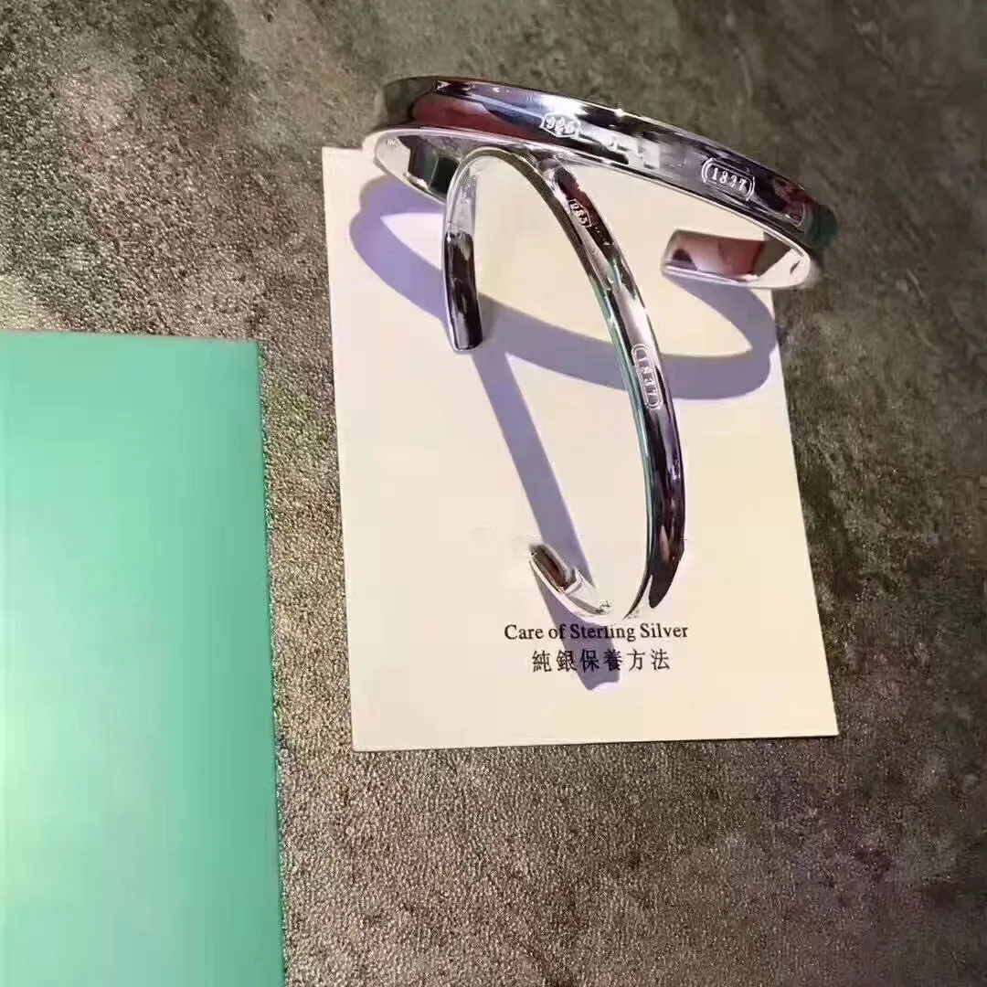 

Bangle Bracelet C-type opening simple Love Designer watches Women Men couple fashion designer Top Quality Wedding Party Thanksgiving Day Valentine Jewelry tiffany