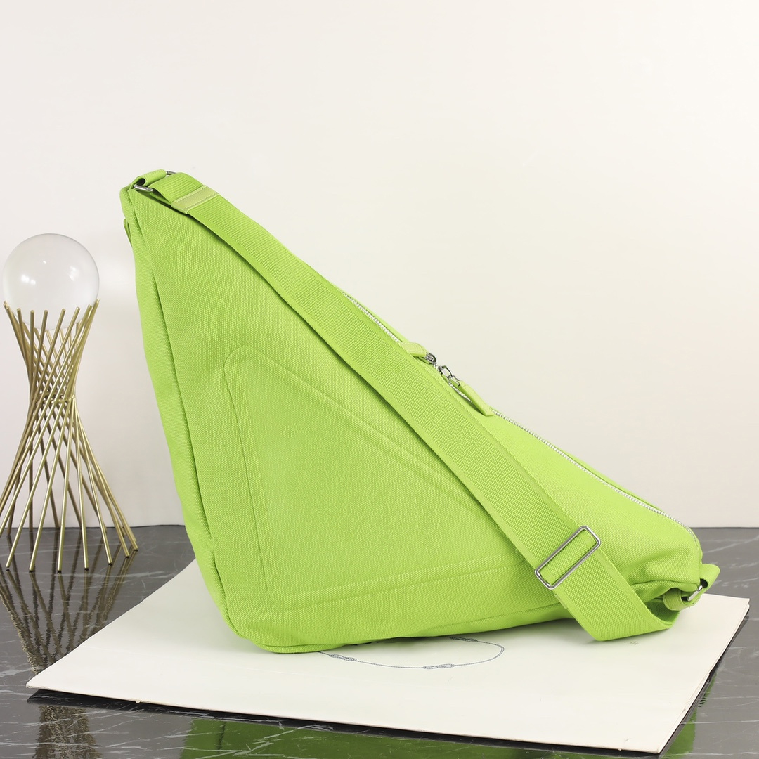 

Holographic Fanny Pack For Women Triangular profile Bag and Girls Shiny Neon Laser Crossbody Waist Bag Party Rave Bum bag Fanny Pack, Green