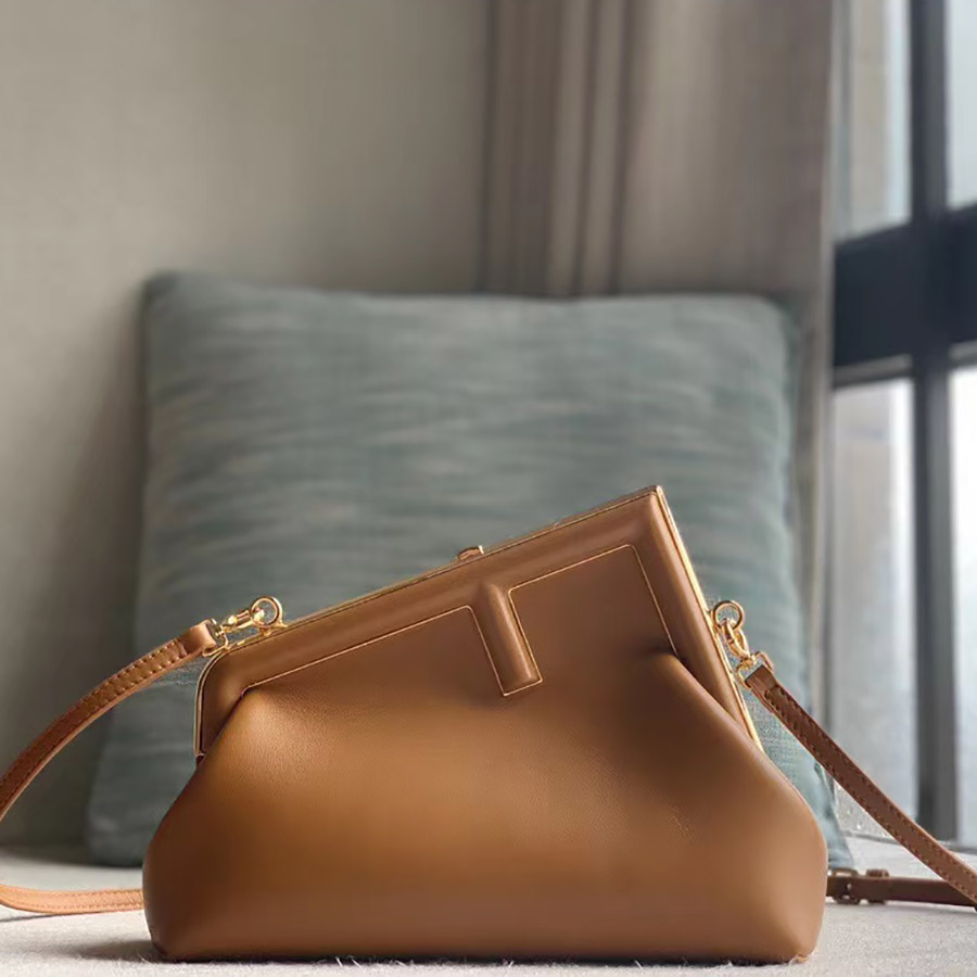 

Designer Shoulder bag Genuine leather Handbag 26CM Luxury Crossbody bag Delicate knockoff Clutch bag With Box YF002