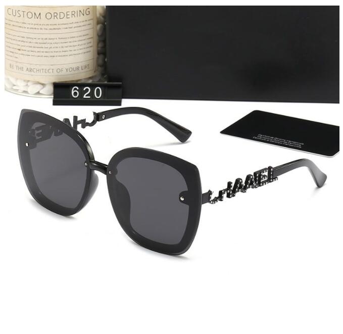 

New Square Fashion Sunglasses for Men Women Black Frame Silver Mirror Flower Letter Lens Driving Brand Sun glasses Outdoor Sports Eyewear