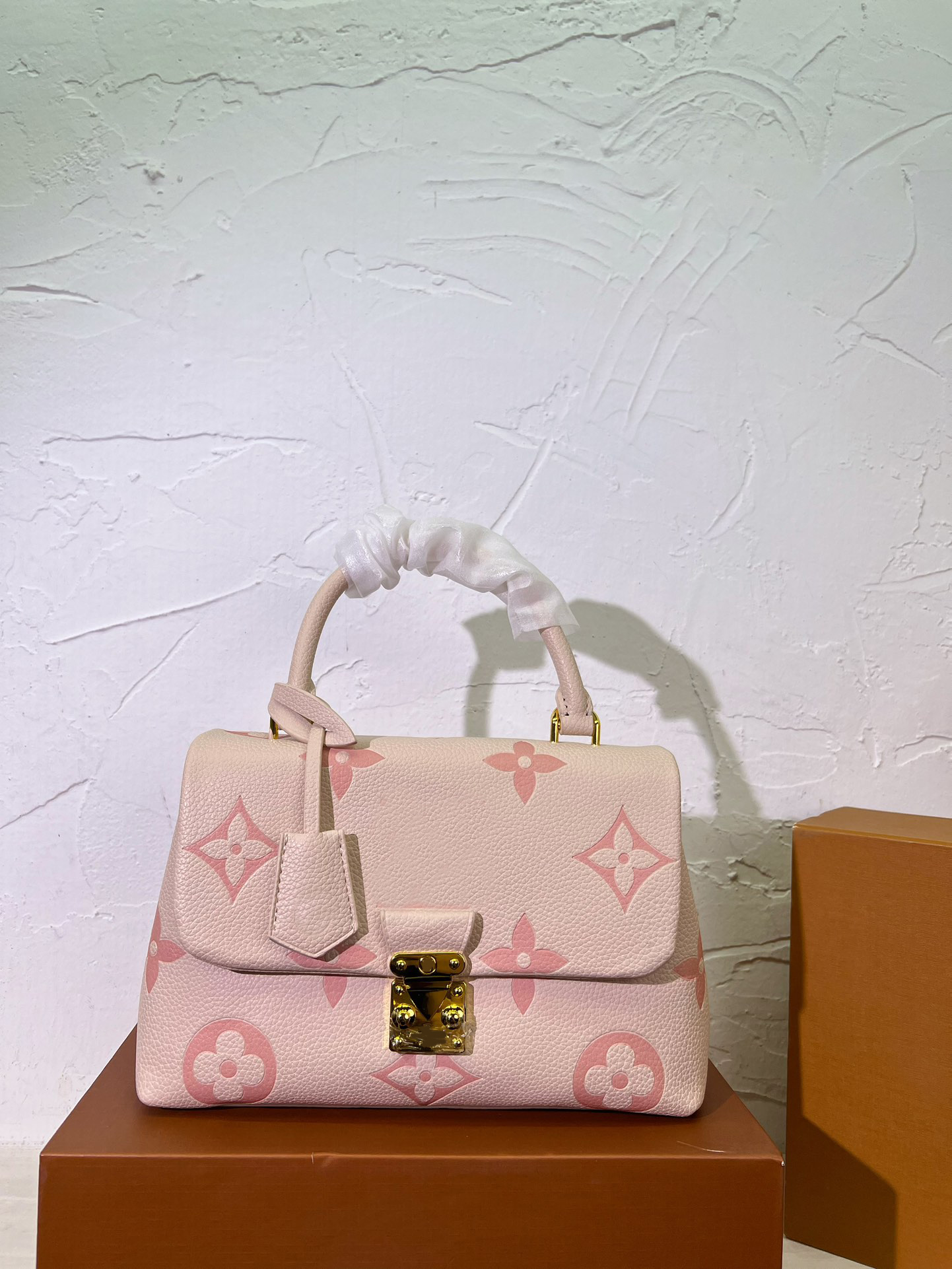 

Designer bag Luxury bag New Lo Vu Crystal Killer Bag Gold/Silver retro small square bag senior fashion everything one shoulder oblique span big-name female bag