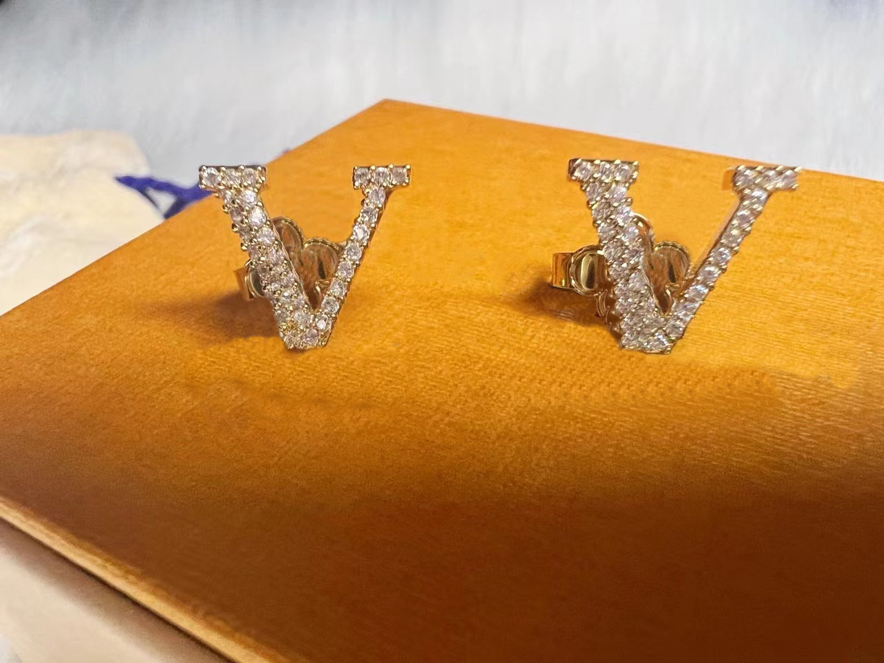 

NEW Fashion Rhinestone Charm Stud earrings aretes orecchini for women party wedding lovers gift engagement jewelry