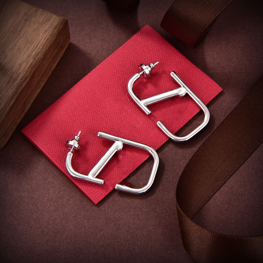 

Designer Earring V Logo Brand Stud Earing Luxury Women Fashion Hoop Jewelry Metal Charm Crystal Pearl Earring Jeweler Women's Gifts d021