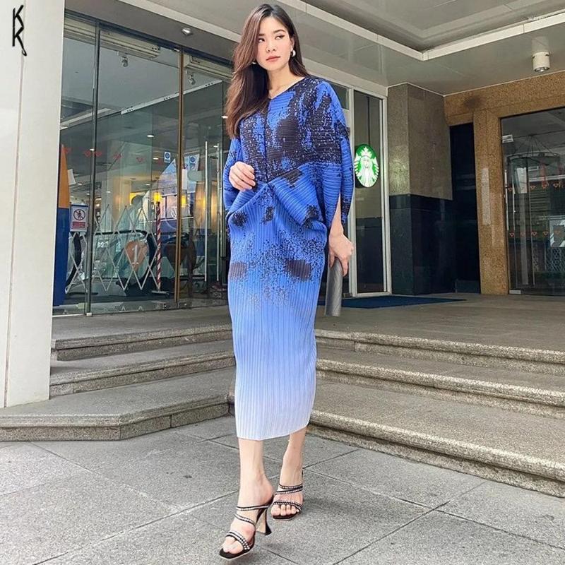 

Casual Dresses Bat Sleeve Dress 2023 Printed Pleated Dress/Holiday Party Temperament Loose V-neck Three Quarter Women Clothing, Black