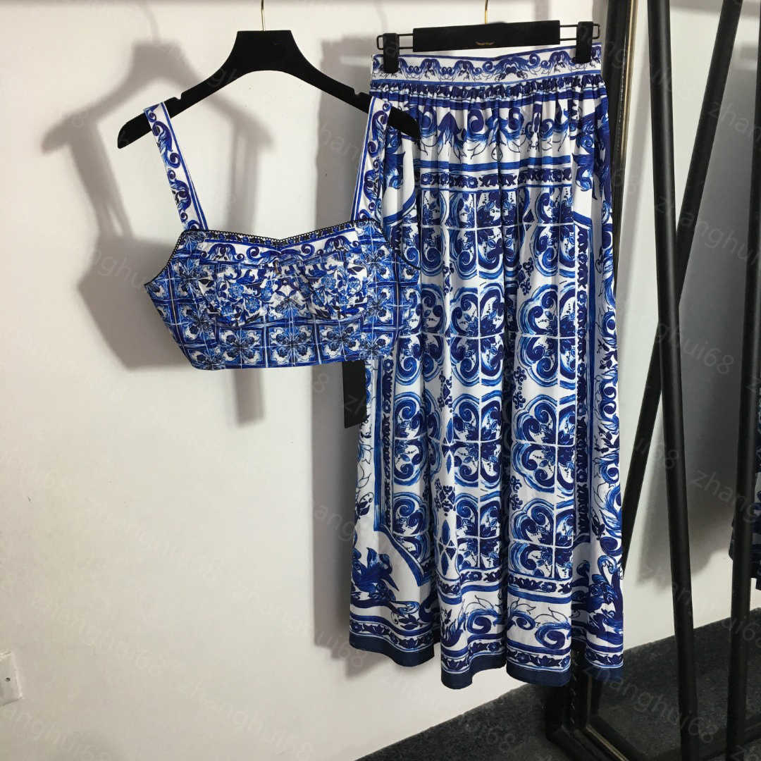

23ss skirt set womens designer clothing Blue and white porcelain print strapless suspender top high waist pleated half skirt sets High quality womens clothing, 12