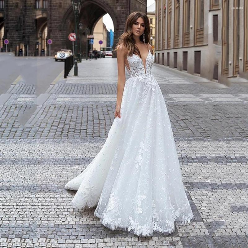 

Wedding Dress Sexy Backless White Lace Appliques Spaghetti Straps Bridal Gown Sweep Train Dubai African Women Vestido Novias