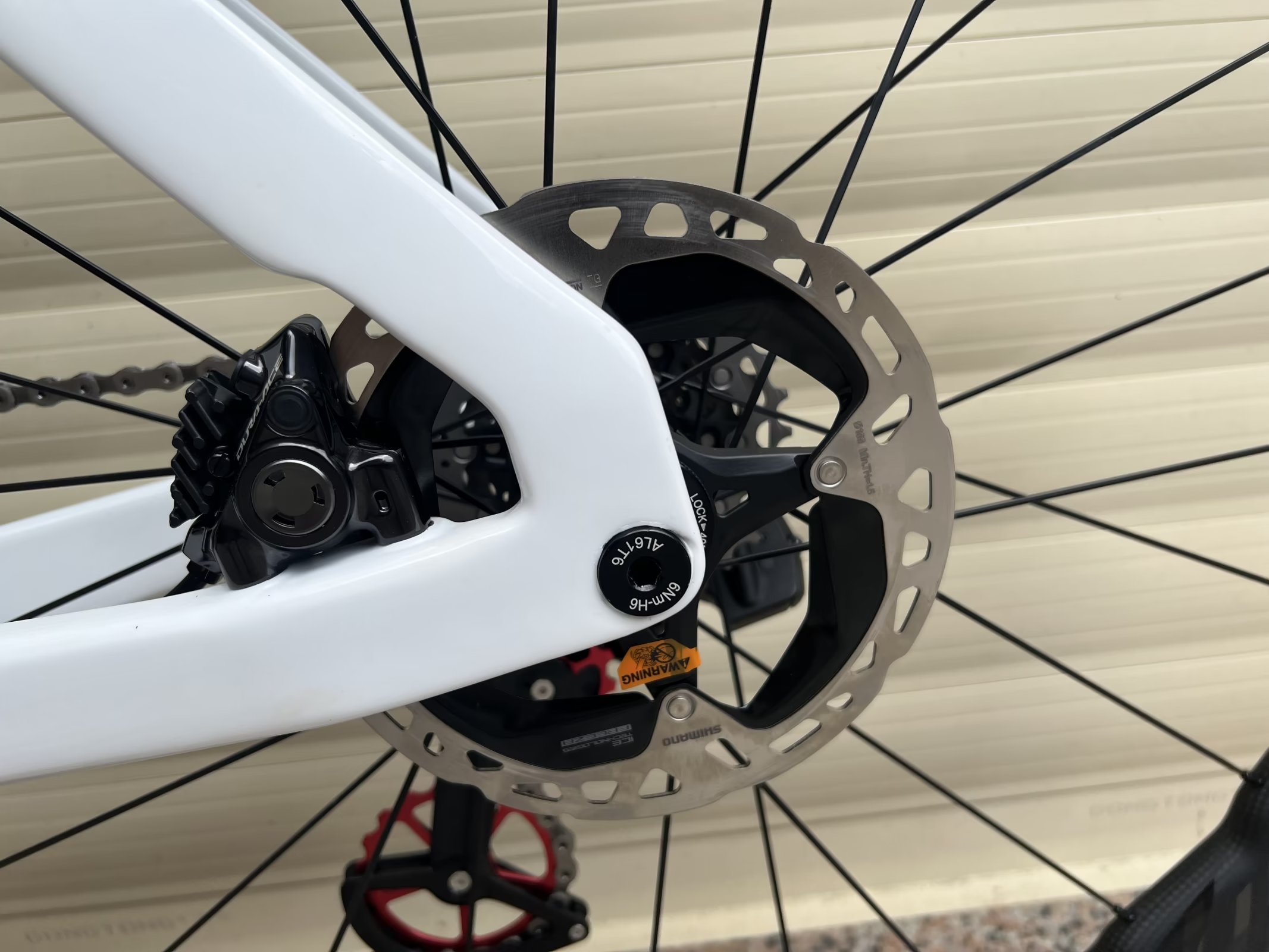 

30 Colors Pink Carbon Complete Road Bike Glossy With r7020 disc Groupset handlebar carbon wheelset