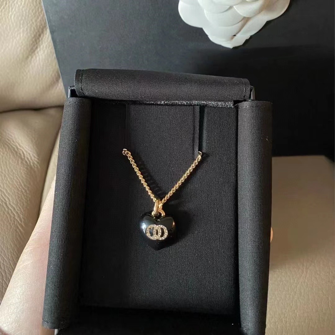 

Women's Classic Unique Necklace Designer Jewelry Necklace Gorgeous Fashion Atmosphere Jewelry Necklace