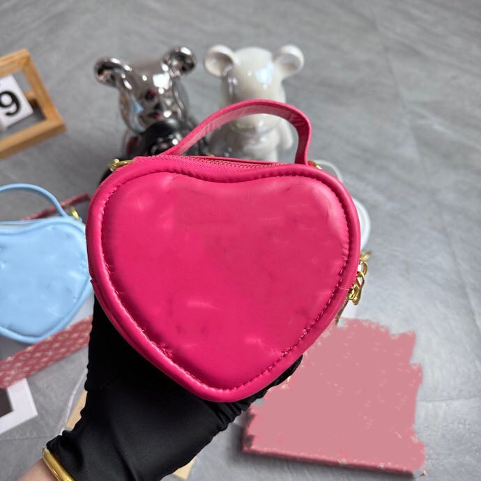 

Fashion Day Packs Felt Heart shaped Bag Brand letter Women's Trend Girls' Heart Bag New Candy Color Love One Shoulder Crossbody Bag, White 3001
