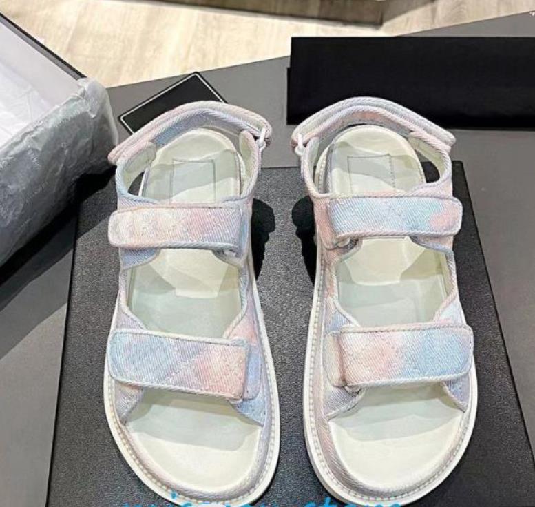 

Designer's Top Quality Dad Sandals, Genuine Leather Quilted Luxury Chain, Gold Women's Slippers, Crystal Calf Platform, Summer Versatile Beach Slippers, Factory Shoes, 33