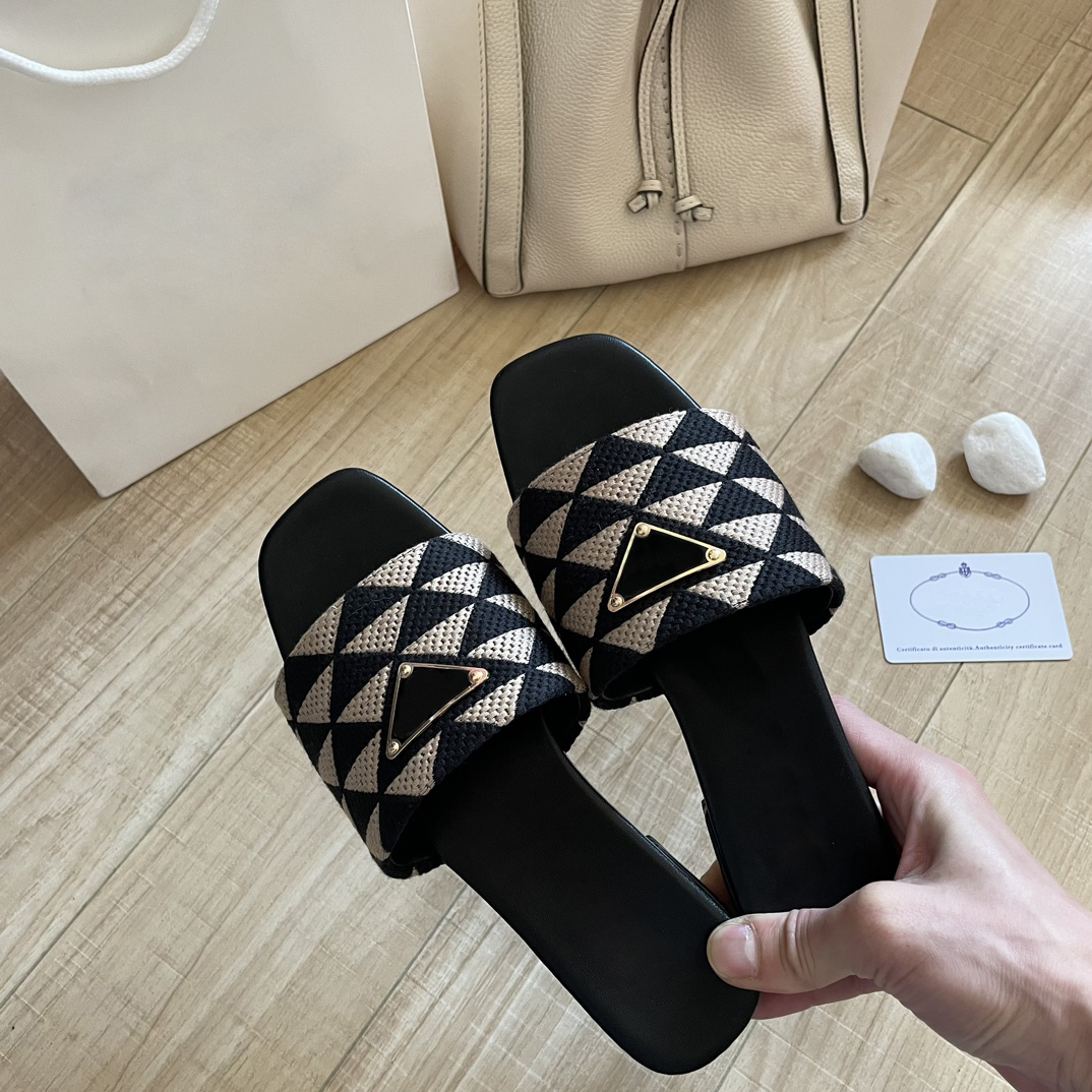 

Designers Slides Womens Slippers Fashion Luxurys Floral Slipper Leather Rubber Flats Sandals Summer Beach Shoes Loafers Gear Bottoms Sliders