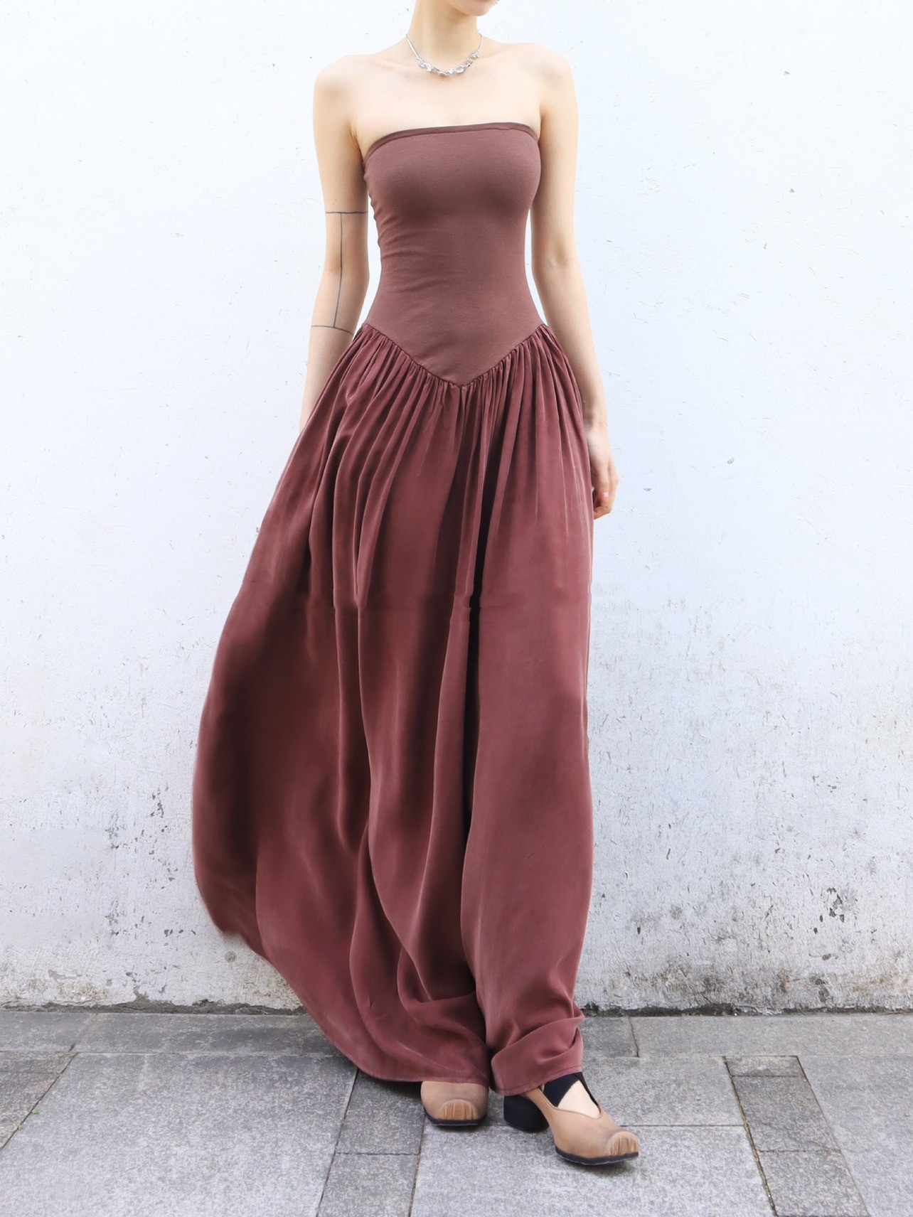 

Casual Dresses European designer dress 2023 Cool palace style plant dyed pleated bra dress, Champagne