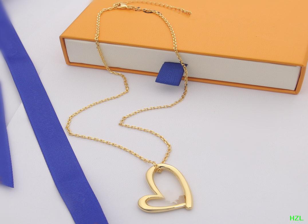 

new fashion designer Silver Love Necklace Wedding Jewelry gold Heart Pendant Necklaces Birthday Christmas Gift with box8693077