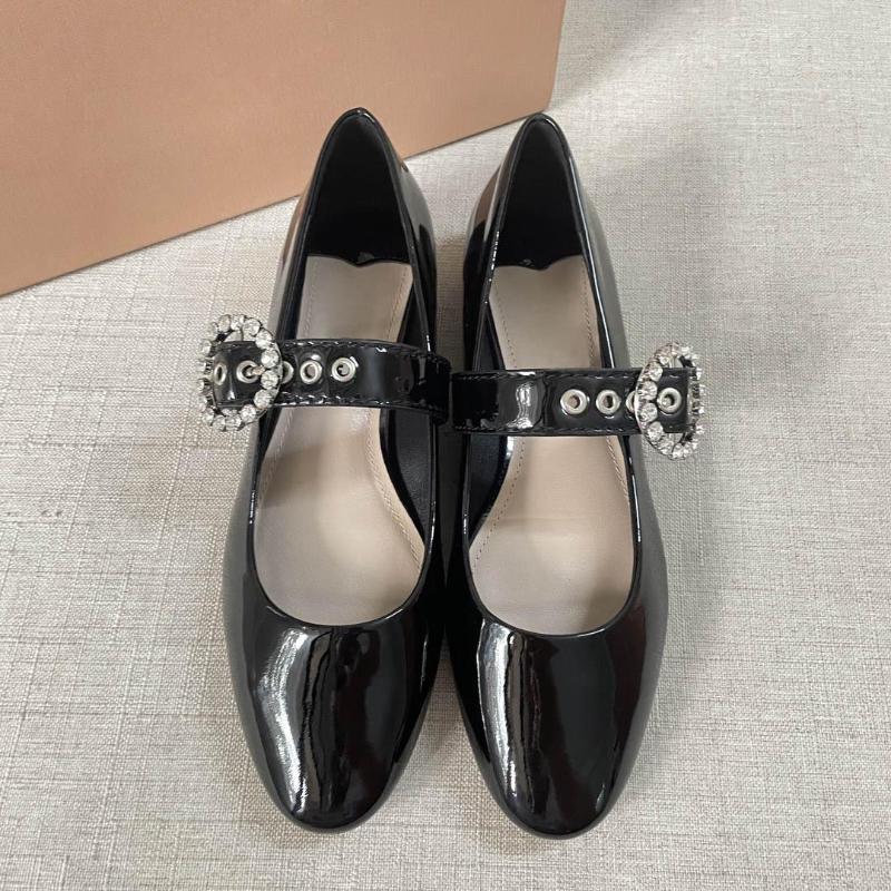 

Dress Shoes 2023 Summer Pumps Fashion Round Toe Buckle Strap Women Concise Crystal Decor Genuine Leather Chaussure Femme Size 35-39, Picture shown