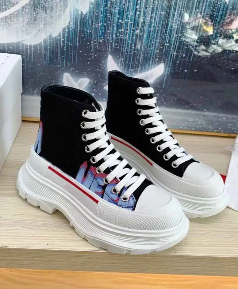 

Famous 23S/S Graffiti Tread Slick Boot High-top Canvas Couple Platform Sneakers Shoes White Black Nappa Lace-up Boots Rubber Tread Sole Comfort Casual Walking