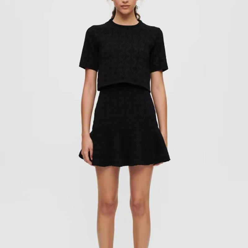 

2023 designer two-piece French niche retro dress with short sleeved knitted pullover for women's summer wear, Customize