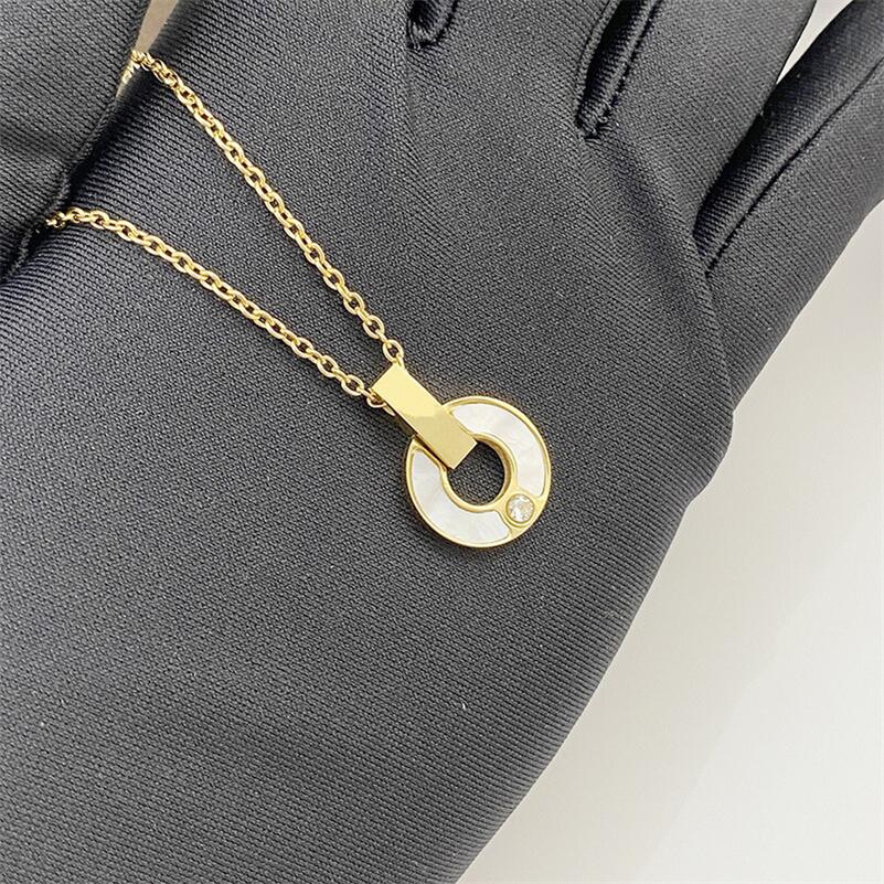 

Womens luxury brand designer designer necklace for woman pendants female diamond pendant short clavicle chain online celebrity fashion jewelry accessories