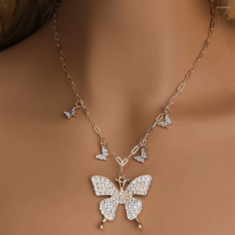 

Pendant Necklaces Boho Fashion Punk Chain Crystal Exaggerated Butterfly Necklace For Women Female Vintage Choker Jewelry Party Gfit
