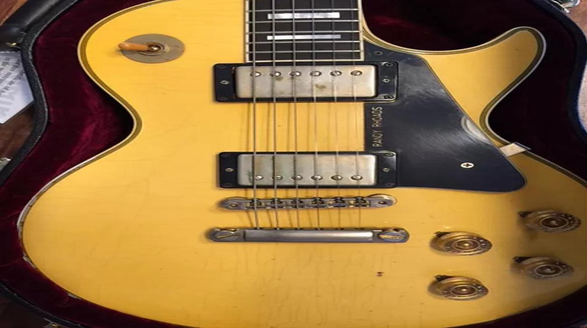

Rare Heavy Relic Randy Rhoads 1974 Antique Cream Yellow Electric Guitar Ebony Fretboard Little Pin Bridge One Piece Neck Small D7457923