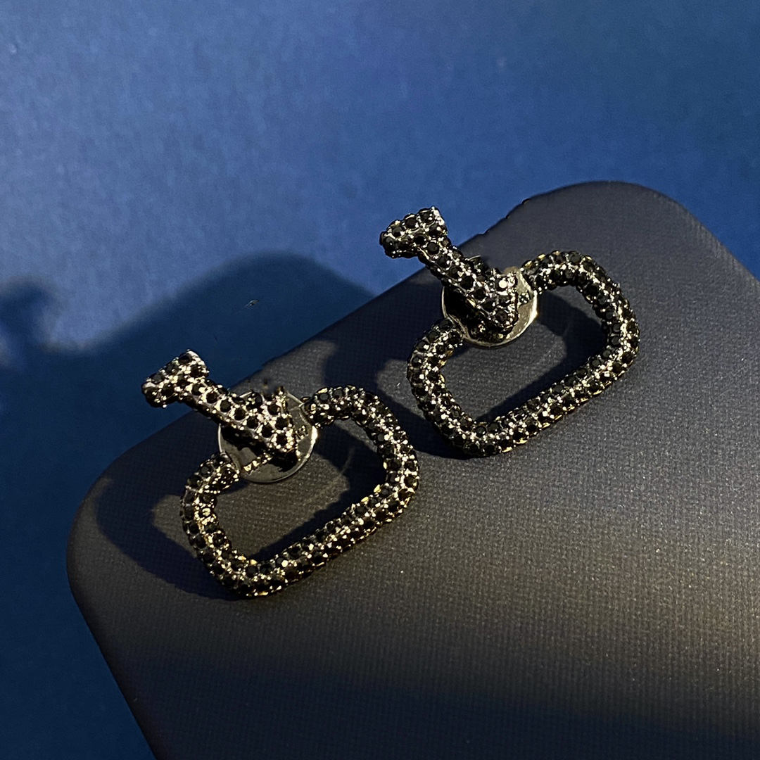 

Designer Stud Earring V Logo Brand Charm Pearl Earing Women Fashion Hoop Jewelry Luxury Metal Crystal Earring Jeweler Women's Gifts xkj