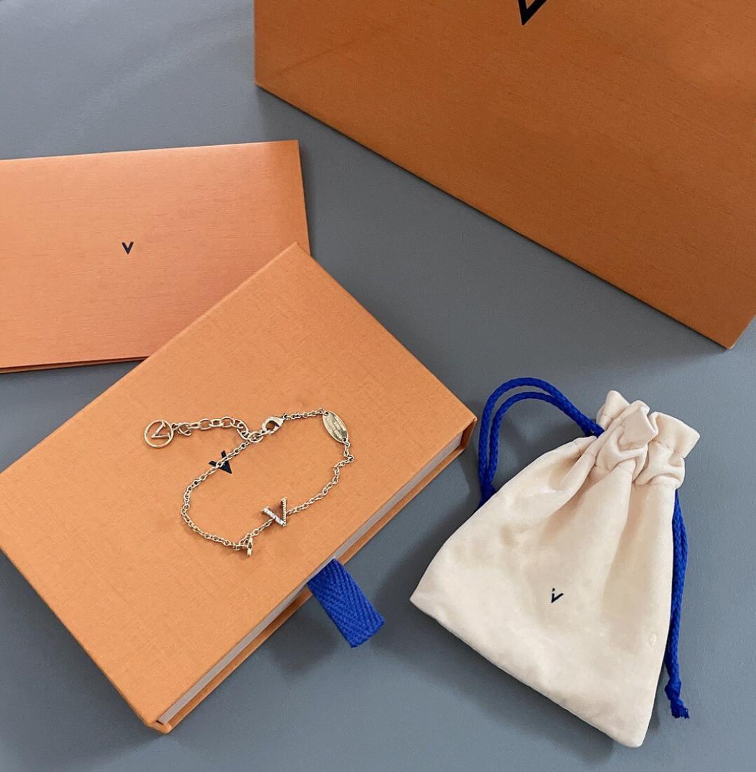 

Luxurys designers Bracelets For Women charm bracelet Fashion Classic Jewelry Charms designer Jewelrys Accessories Stylish party gi4452346