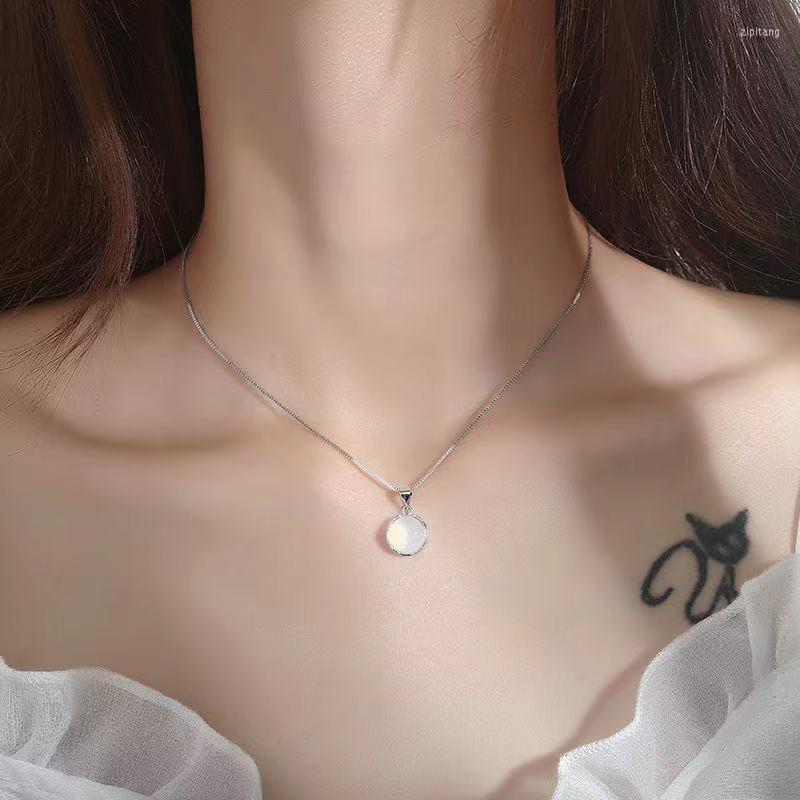 

Pendant Necklaces 2023 Light Luxury Niche Ins Necklace For Women Imitation White Jade Clavicle Chain Party Jewelry