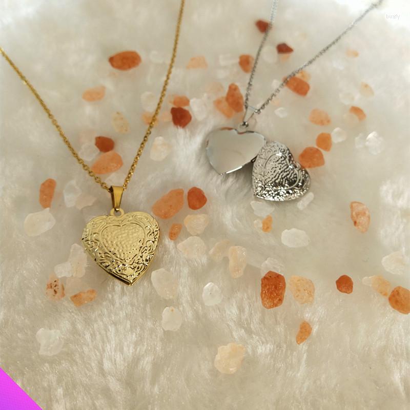 

Pendant Necklaces Wholesale Christmas Gift Heart-shaped Po Frame Box Embossed Pattern Necklace Ladies Classic Jewelry 2 Color